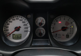 Подержанный автомобиль Mitsubishi Outlander 2005 года (17 фото)