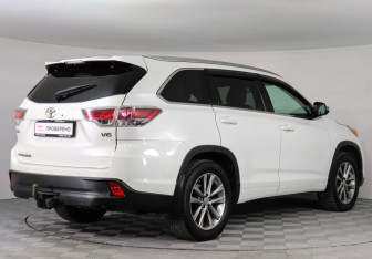 Подержанный автомобиль Toyota Highlander 2014 года (5 фото)