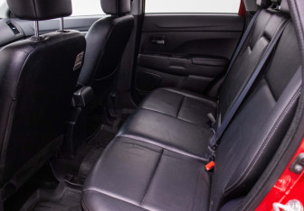 Подержанный автомобиль Mitsubishi ASX 2012 года (11 фото)