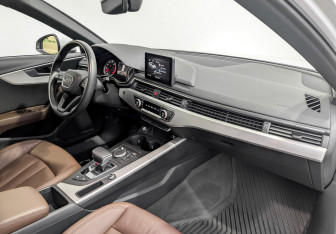 Подержанный автомобиль Audi A4 Sedan 2019 года (11 фото)
