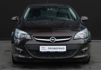 Подержанный автомобиль Opel Astra Sedan 2014 года (2 фото)