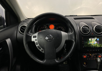 Подержанный автомобиль Nissan Qashqai 2007 года (14 фото)