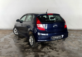 Подержанный автомобиль Hyundai i30 Hatchback 2010 года (6 фото)