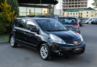 Подержанный автомобиль Nissan Note 2010 года (2 фото)