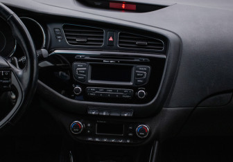 Подержанный автомобиль Kia Ceed Hatchback 2012 года (14 фото)