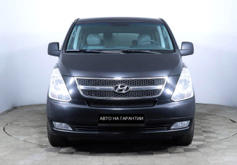 Подержанный автомобиль Hyundai Grand Starex 2016 года (2 фото)