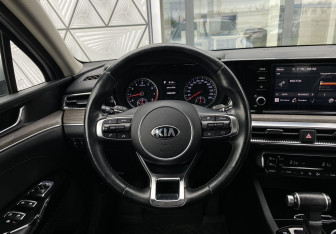 Подержанный автомобиль Kia K5 2021 года (14 фото)