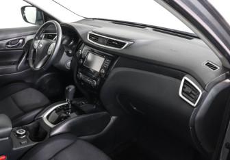 Подержанный автомобиль Nissan X-Trail 2018 года (10 фото)