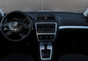 Подержанный автомобиль Skoda Octavia Liftback 2011 года (9 фото)