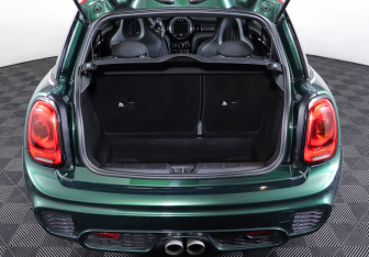 Подержанный автомобиль MINI Hatch 2017 года (26 фото)