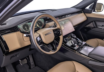 Подержанный автомобиль Land Rover Range Rover Sport 2024 года (15 фото)