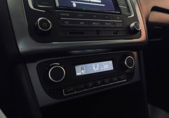 Подержанный автомобиль Volkswagen Polo Sedan 2016 года (9 фото)