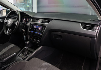 Подержанный автомобиль Skoda Octavia Liftback 2019 года (7 фото)