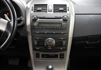 Подержанный автомобиль Toyota Corolla Sedan 2008 года (15 фото)