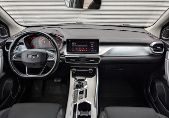 Подержанный автомобиль Geely Coolray 2022 года (14 фото)