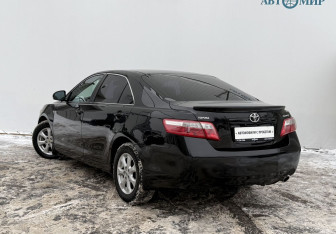 Подержанный автомобиль Toyota Camry Sedan 2011 года (7 фото)