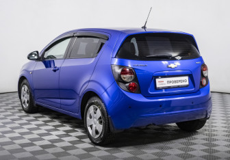 Подержанный автомобиль Chevrolet Aveo Hatchback 2013 года (7 фото)