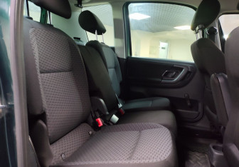 Подержанный автомобиль Skoda Roomster 2011 года (14 фото)