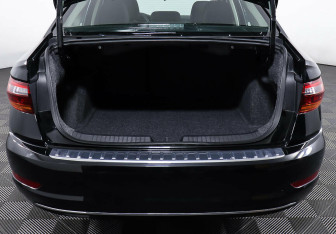 Подержанный автомобиль Volkswagen Jetta Sedan 2019 года (17 фото)