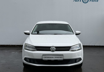 Подержанный автомобиль Volkswagen Jetta Sedan 2013 года (2 фото)