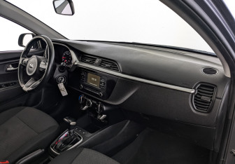 Подержанный автомобиль Kia Rio Hatchback 2021 года (12 фото)