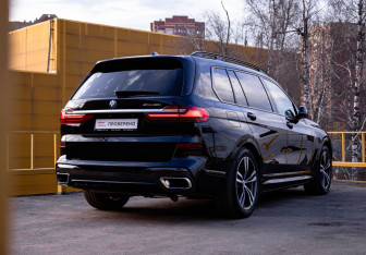 Подержанный автомобиль BMW X7 2020 года (4 фото)