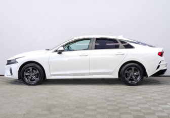 Подержанный автомобиль Kia K5 2021 года (8 фото)