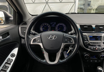 Подержанный автомобиль Hyundai Solaris Sedan 2015 года (14 фото)