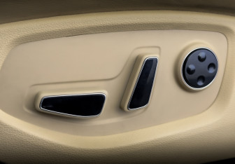 Подержанный автомобиль Genesis G80 2017 года (21 фото)