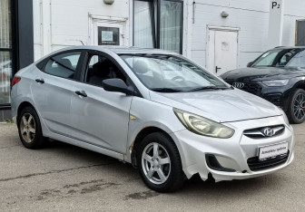 Подержанный автомобиль Hyundai Solaris Sedan 2012 года (3 фото)