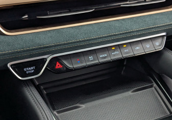 Подержанный автомобиль Geely Monjaro 2024 года (28 фото)