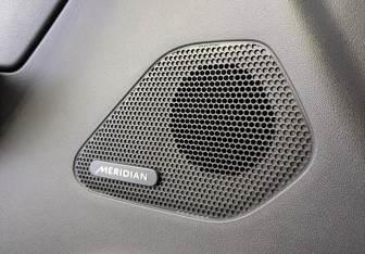 Подержанный автомобиль Jaguar F-Pace 2017 года (21 фото)