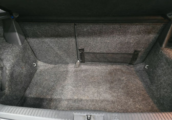 Подержанный автомобиль Volkswagen Polo Hatchback 2008 года (13 фото)