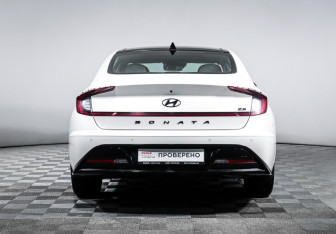 Подержанный автомобиль Hyundai Sonata 2021 года (6 фото)