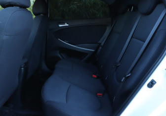 Подержанный автомобиль Hyundai Solaris Sedan 2015 года (10 фото)