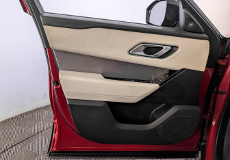 Подержанный автомобиль Land Rover Range Rover Velar 2019 года (19 фото)