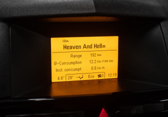 Подержанный автомобиль Opel Astra Sedan 2012 года (18 фото)