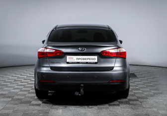 Подержанный автомобиль Kia Cerato Sedan 2015 года (6 фото)