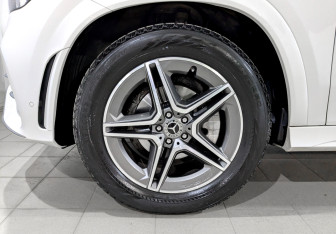 Подержанный автомобиль Mercedes-Benz GLE 2020 года (18 фото)