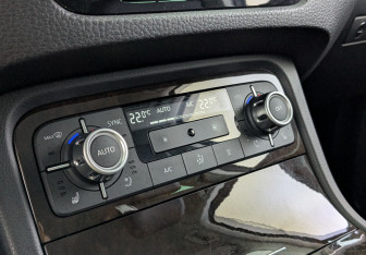 Подержанный автомобиль Volkswagen Touareg 2014 года (17 фото)