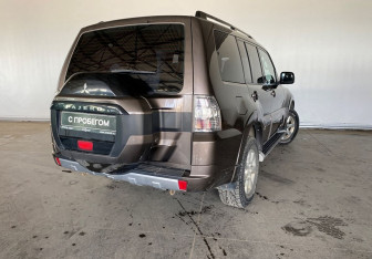 Подержанный автомобиль Mitsubishi Pajero 2014 года (4 фото)