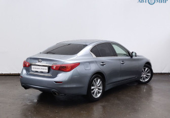 Подержанный автомобиль Infiniti Q50 2015 года (5 фото)
