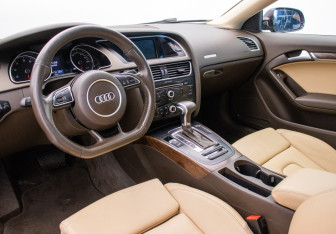 Подержанный автомобиль Audi A5 Coupe 2014 года (9 фото)