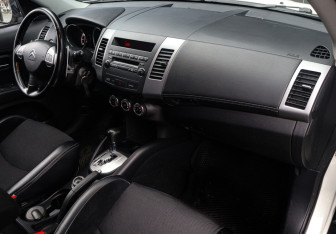 Подержанный автомобиль Citroen C-Crosser 2011 года (9 фото)