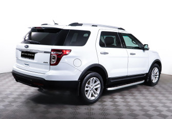 Подержанный автомобиль Ford Explorer 2015 года (5 фото)
