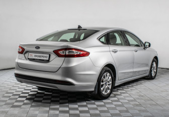Подержанный автомобиль Ford Mondeo Sedan 2017 года (5 фото)
