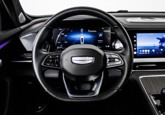 Подержанный автомобиль Geely Monjaro 2025 года (22 фото)