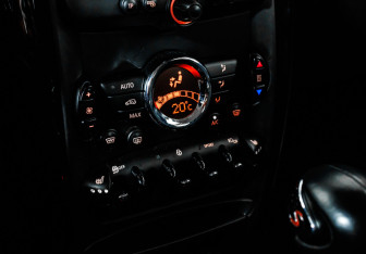 Подержанный автомобиль MINI Countryman 2016 года (16 фото)