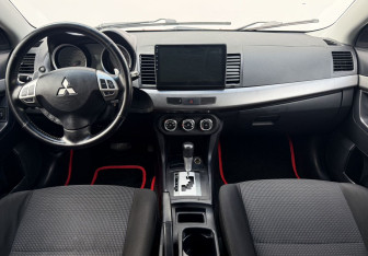 Подержанный автомобиль Mitsubishi Lancer Sedan 2007 года (12 фото)