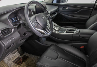 Подержанный автомобиль Hyundai Santa Fe 2021 года (10 фото)